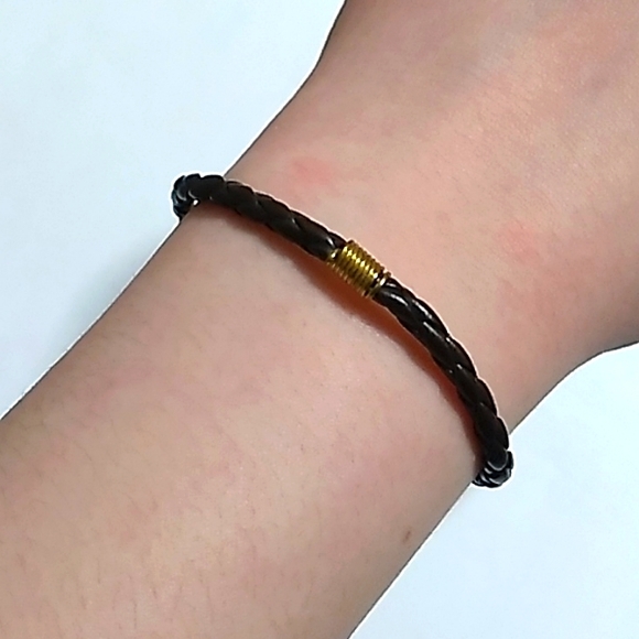 Brown and gold colored bracelet - Picture 3 of 4